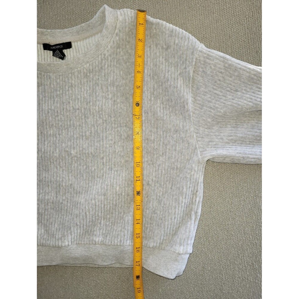 Forever 21 Size Medium Gray Ribbed Cropped Sweatshirt - Picture 5 of 6